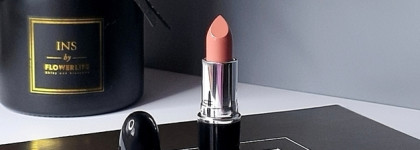 Свои губы, только лучше: глянцевая помада MAC Lustreglass Lipstick в оттенке It's MAC