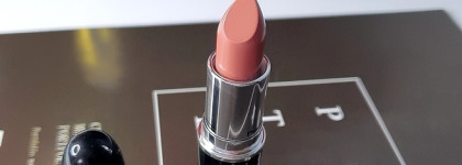 Свои губы, только лучше: глянцевая помада MAC Lustreglass Lipstick в оттенке It's MAC