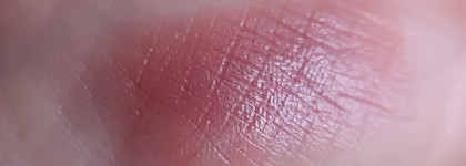 Свои губы, только лучше: глянцевая помада MAC Lustreglass Lipstick в оттенке It's MAC