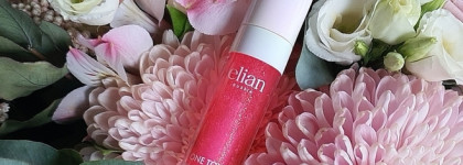 И снова бренд Elian приятно удивляет: оттеночный блеск-тинт для губ Elian One Touch Tinted Gloss #02 Pink Ice