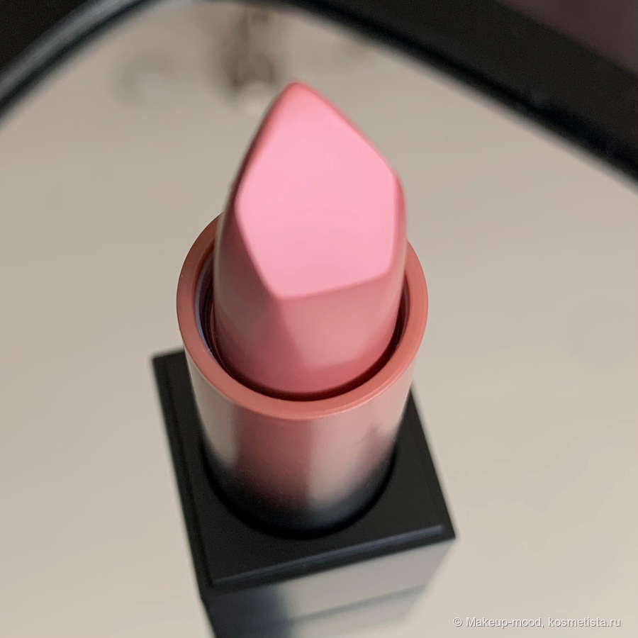 Huda Beauty, Power Bullet Cream Glow Hydrating Lipstick в оттенке Angel
