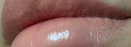 Красивый нюд-часть вторая! Две новинки от Huda Beauty: Power Bullet Cream Glow Hydrating Lipstick в оттенках Baby Face и ButterCup