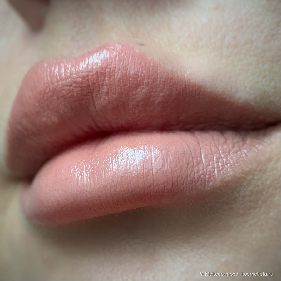 Huda Beauty: Power Bullet Cream Glow Hydrating Lipstick в оттенке ButterCup