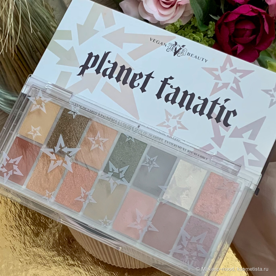 Planet Fanatic Fully Recyclable Wet/Dry Eyeshadow Palette от KVD Vegan Beauty