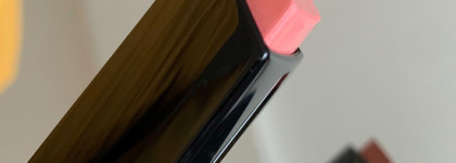 Румяная любовь с Hourglass Vanish Blush Stick в оттенке Sacred