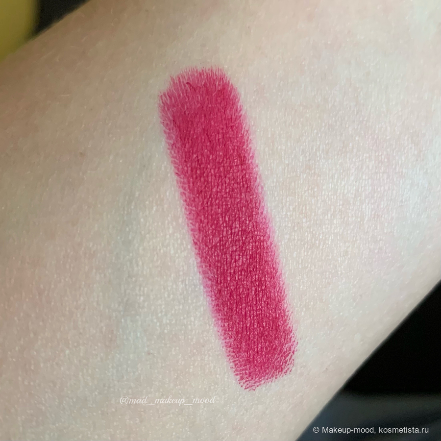 Charming Escape Luxurious Matte Lipstick в оттенке 05 Pinkish Lily