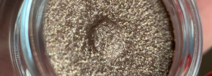 Это даже не аналог-это одни и те же тени! Hourglass Scattered Light (Smoke) VS Bodyography Glitter Pigment (Prism, Later Skater)