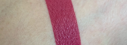 Знаменитые матовые помады в обновленной формуле. Huda Beauty Liquid Matte Lipstick: Bombshell, Sweet Talker, Trophy Wife