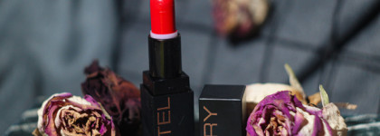 Подборка бюджетных красных помад