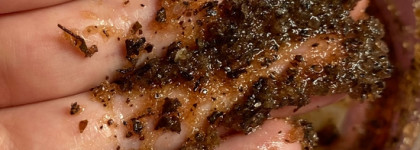 Жёстче некуда: отшелушивающий сухой скраб для тела на бамбуковой соли Black banya счастье для кожи от Natura Siberica