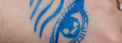 Синяя бюджетная подводка с кисточкой. Nice View Long Eyeliner 5