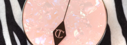 Прекрасный хайлайтер от Charlotte tilbury: Pillow talk multi-glow