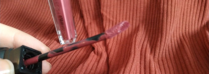 Два стильных парня. Жидкие матовые помады для губ Karl Lagerfeld & Modelco в оттенках Pont des arts и Rue de lille