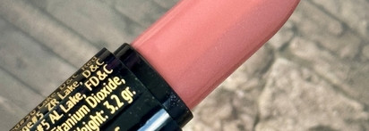 Ностальгия в глаз попала. Вернулась в юность с помадой Kiki Aloe&vitamin E в оттенке 134 LISA