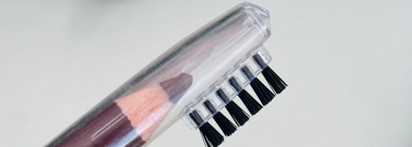 Карандаш для бровей Belor Design Party Eyebrow Pencil в оттенке 107 тауп, который я применяю не по прямому назначению