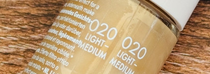 Ровный тон и деликатное сияние с Catrice Soft Glam Filter Fluid 020