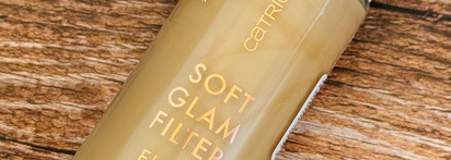 Ровный тон и деликатное сияние с Catrice Soft Glam Filter Fluid 020
