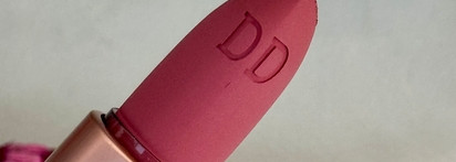 Dear Dahlia Lip Paradise Effortless Matte Lipstick в оттенке Sophie: помада-антидепрессант