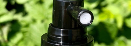 Корейская Новинка! Тоник для ухода за кожей головы Holika Holika с маслом чайного дерева Tea Tree Scalp Care