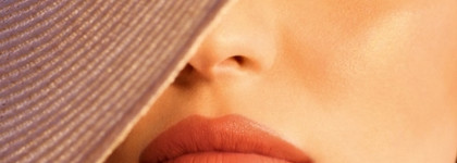 La Pausa De Chanel spring-summer 2022 collection, Les 4 Ombres #747-mediterraneen, blush lumiere Peche Rosee (свотчи Rouge Coco Baume)