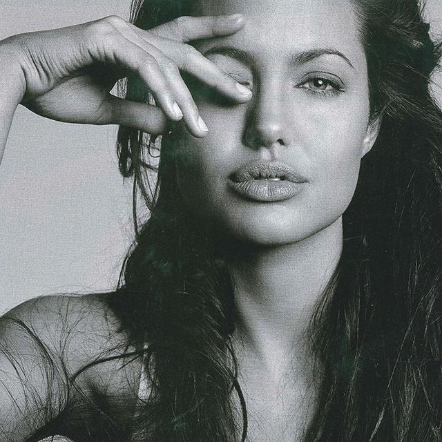 Angelina Jolie make up by Laura Mercier