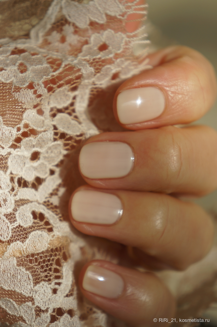 Chanel Le Vernis nail colour White silk #167.