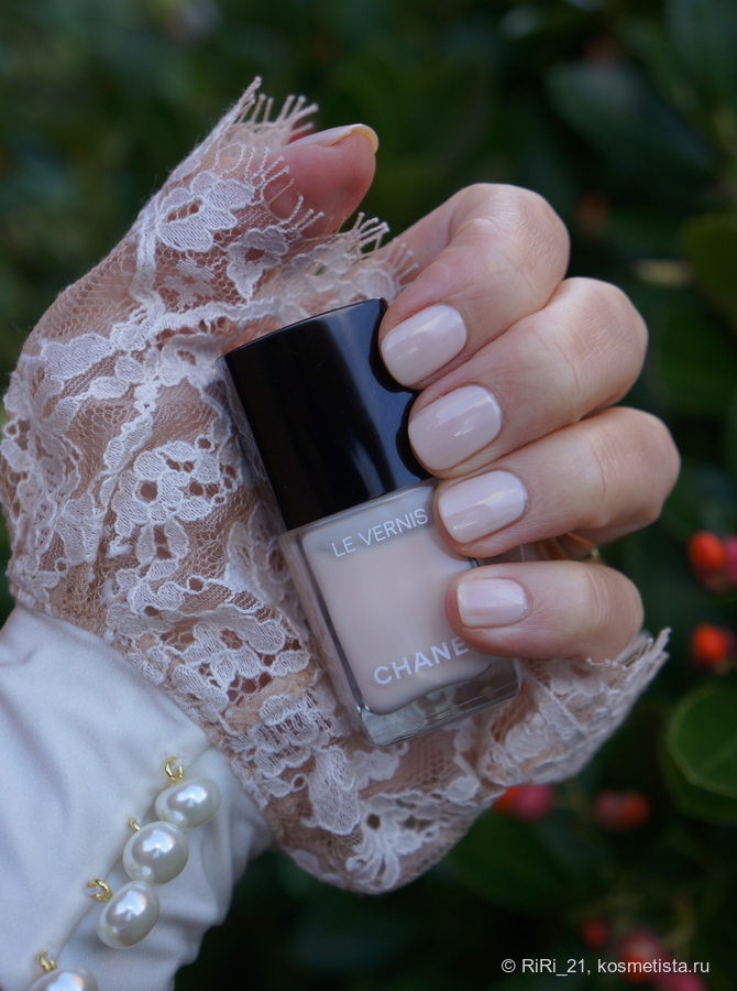 Chanel Le Vernis nail colour White silk #167.