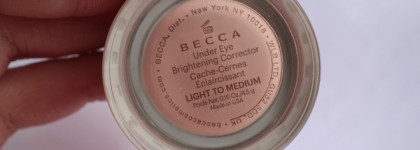 Сравним? Under Eye Brightening Corrector Becca V.S. Звездатый взгляд Organic Kitchen