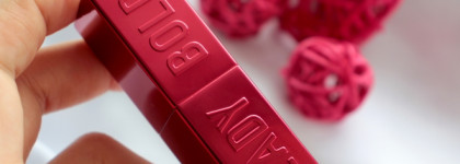 Идеальный красный, и это не только про цвет: помада Lady Bold Too Faced в оттенке 01«Lady Bold»