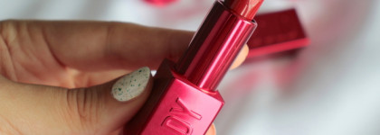 Идеальный красный, и это не только про цвет: помада Lady Bold Too Faced в оттенке 01«Lady Bold»