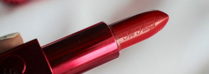 Идеальный красный, и это не только про цвет: помада Lady Bold Too Faced в оттенке 01«Lady Bold»