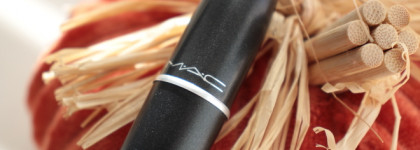 Mac Mini Lipstick Matte в оттенке Chili и макияж под красную помаду