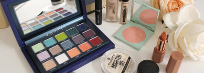 "Ну вон же она сидит, в жутких розочках". Ольга Рыжова из фильма "Служебный роман"