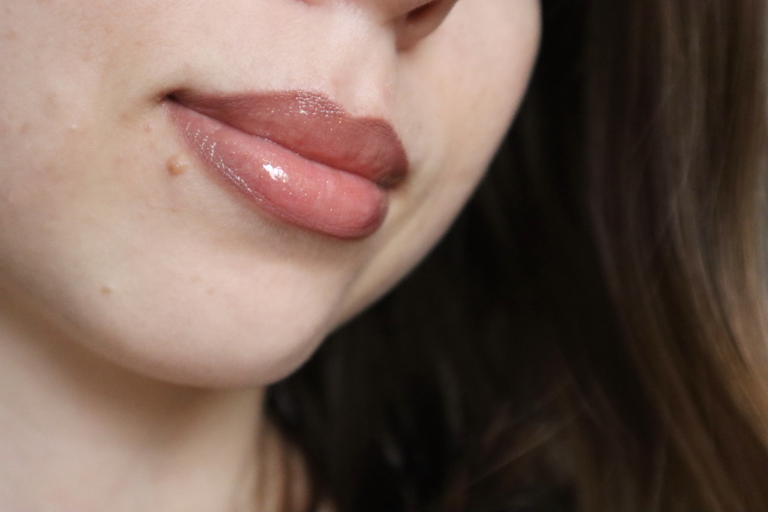 Карандашик Miss Tais и блеск для губ Charlotte Tilbury Collagen Lip Bath