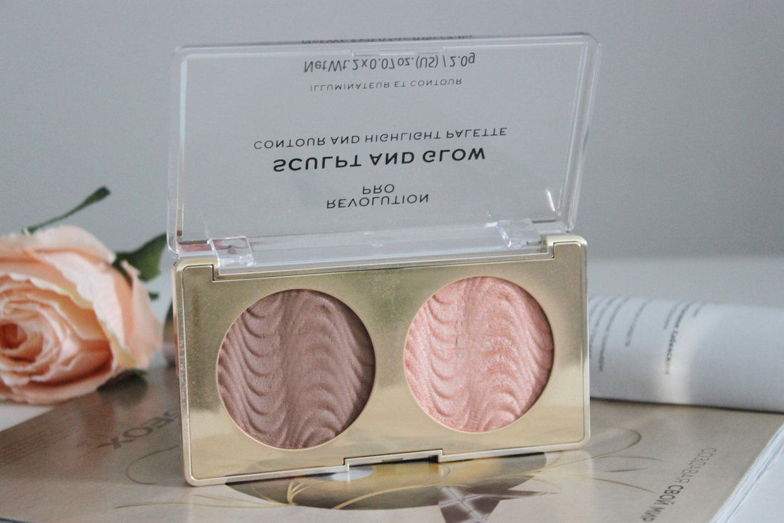 Палетка для лица Revolution Pro Sculpt and Glow, в оттенке Desert Sky.