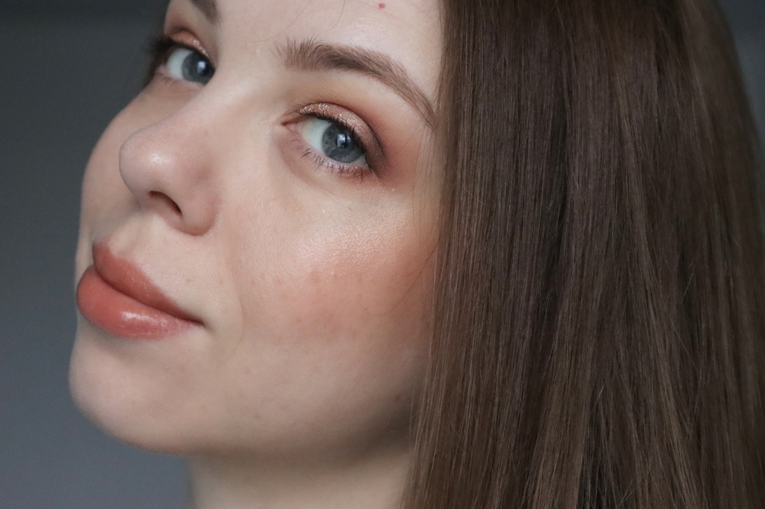 Палетка теней и продуктов для лица Natasha Denona Glam Face Palette Light. Макияж лица и глаз - общий образ.