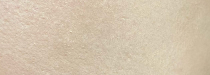 Как лучше наносить MAC Mineralize Skinfinish Natural в оттенке Light: без тональной основы она лишь подчеркнет все несовершенства кожи