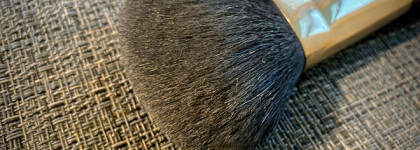 Моя любимая кисть MAC №134 Large Powder Brush, с которой мы уже 6 лет вместе