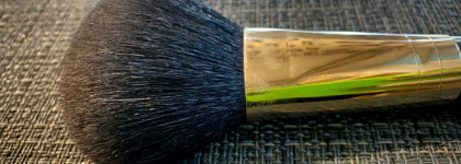 Моя любимая кисть MAC №134 Large Powder Brush, с которой мы уже 6 лет вместе