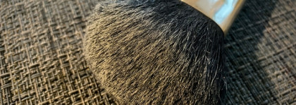 Моя любимая кисть MAC №134 Large Powder Brush, с которой мы уже 6 лет вместе