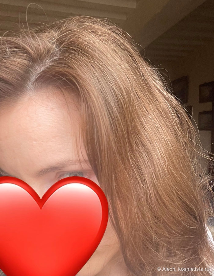 Это сегодня при дневном свете у окна, на улице облачно, уже видно корни, кстати, прошло 2 недели с окрашивания