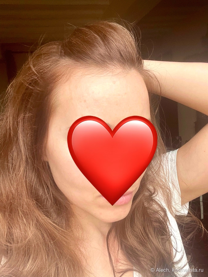 На висках рыжина очень заметна, как только собираю волосы, то это прямо бросается в глаза