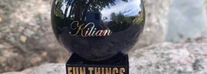 Fun Things Always Happen After Sunset By Kilian: очаровательный бильярдный шарик с интригующим названием