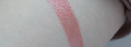 Мода на глянец: помада-блеск Darling wet kiss в оттенке 01 Lip Fondue