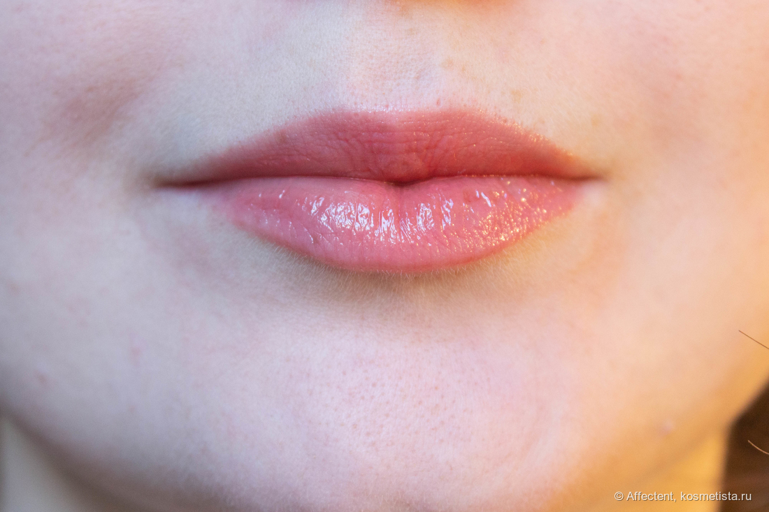 Губы с помадой Darling wet kiss в оттенке 01 Lip Fondue. Не такой интенсивный оранжевый, как ожидаешь.
