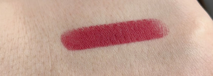 Комфортные, яркие и недорогие. Essence The Slim Stick в оттенках 106 The Pinkdrink и 109 Burgundi Bliss
