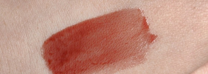 Глоток красного вина с блеском для губ Clinique Pop Plush Creamy Lip Gloss в оттенке 01 Black Honey