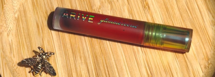 Сочный нюд на каждый день с блеском-желе Arive Makeup Glimmerverse Thirst Aid Lip Gelee в оттенке 06 Cherry Fizz