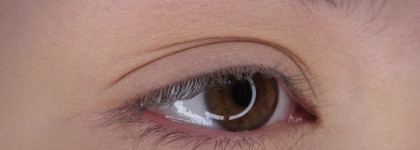 Фотоурок по запросу: несложный, но эффектный цветной макияж с элементом "cut crease"