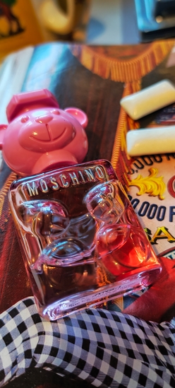 Moschino Toy 2 Bubble Gum - один из моих парфюмерных фаворитов для поднятия настроения